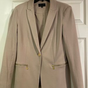 Khaki blazer fits well but found another one I like more. very comfy